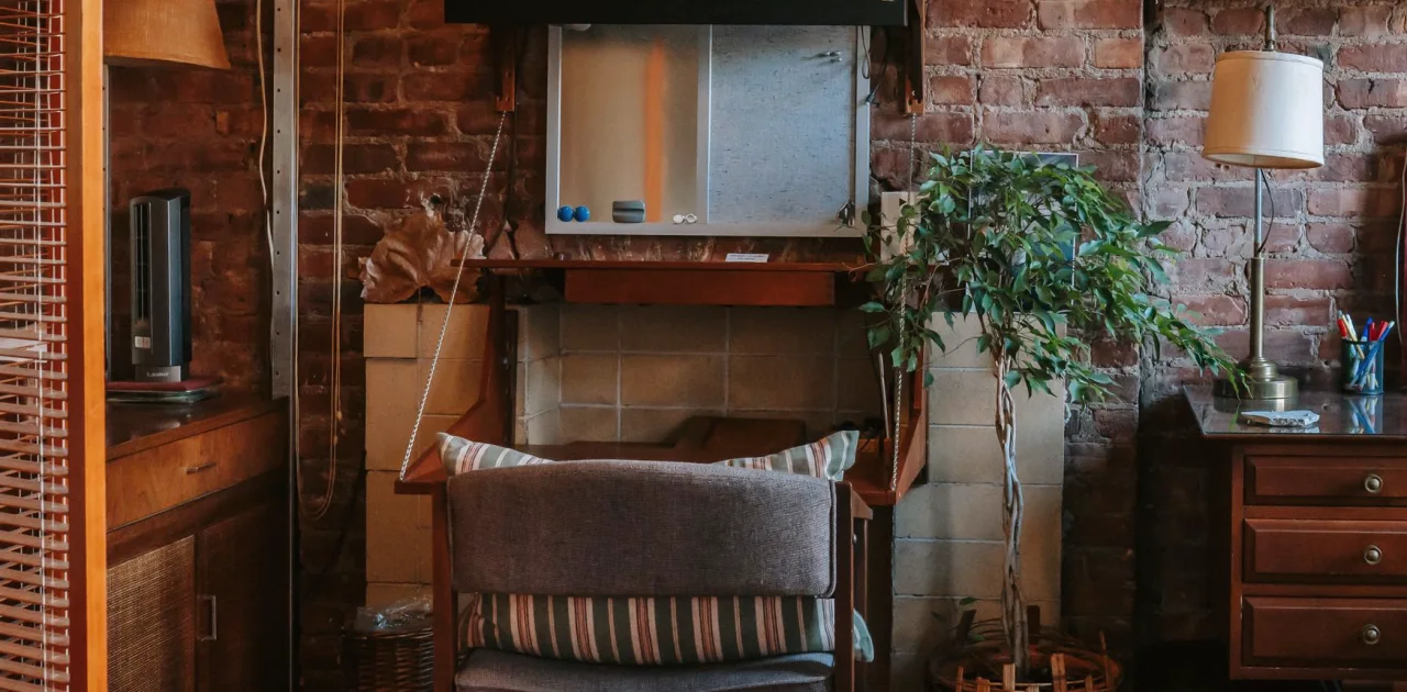 What "Motivated Object" Means When You Style a Shelf Behind a Host